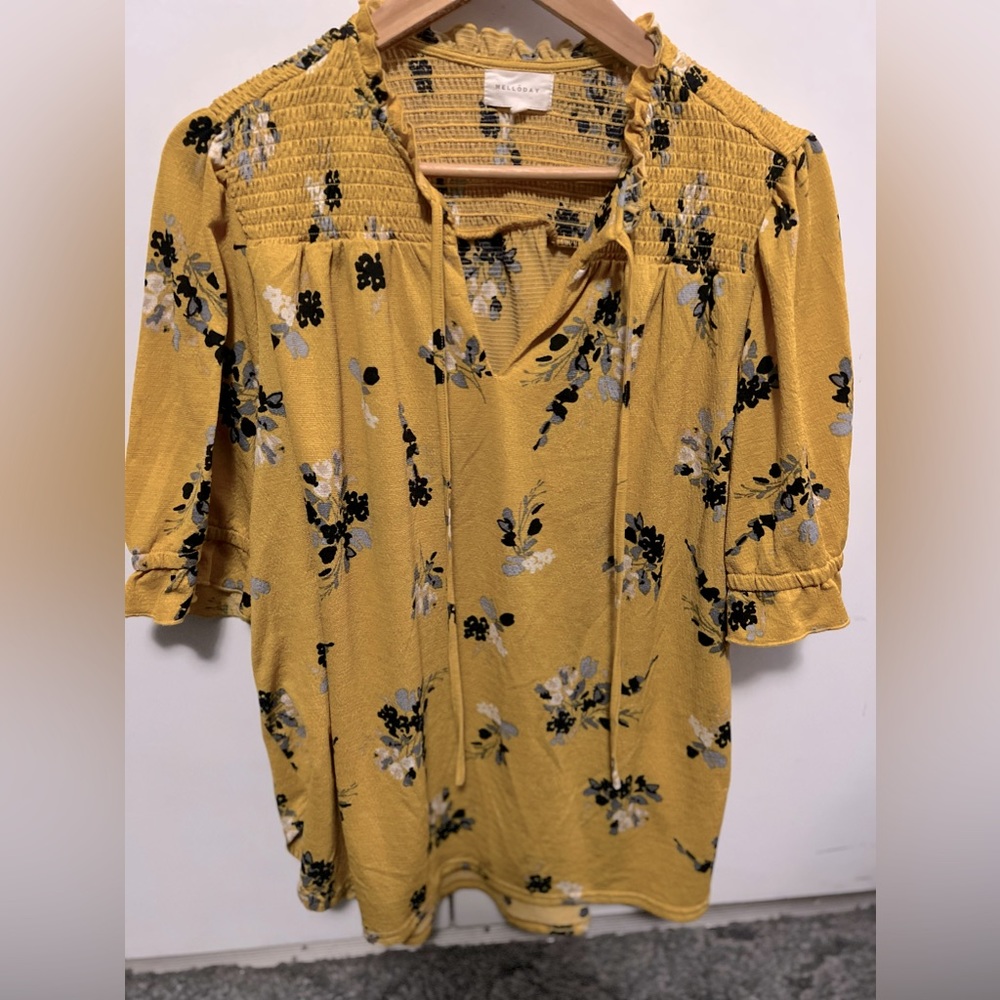 Women’s Mellóday blouse size 1x. No holes or stains.